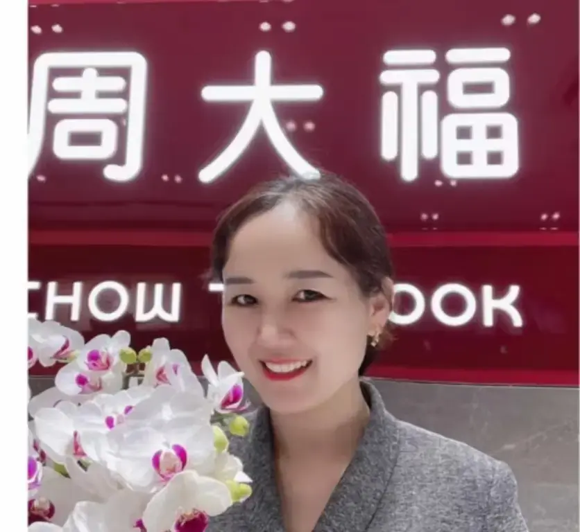 盐城周大福金店一拖三事件完整版视频-射阳周大福突发一拖三-速存周大福完整版视频
